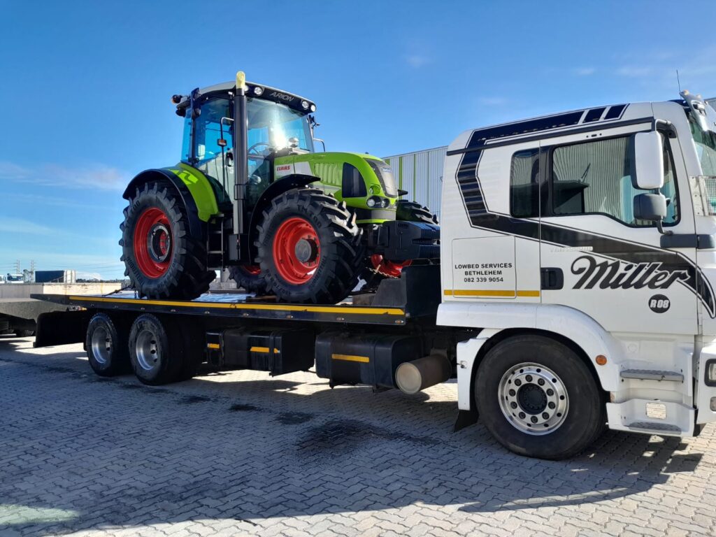 Abnormal load transport with warning sign